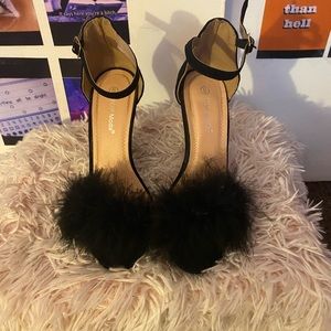 Open Toed Black Heels w/ fur on the top! 🖤
